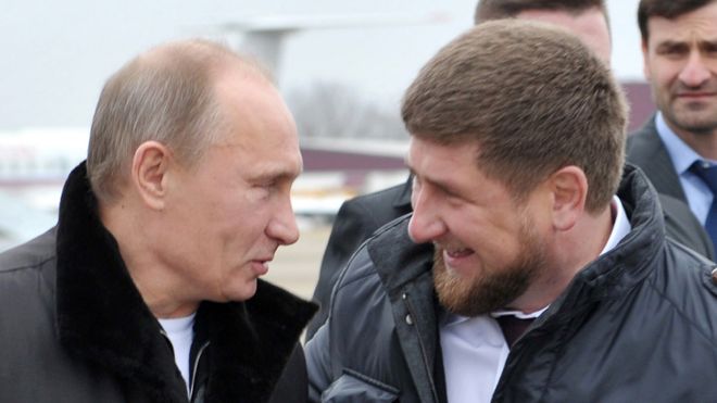 Чеченский лидер Рамзан Кадыров (справа) и президент России Владимир Путин, 20 декабря 11