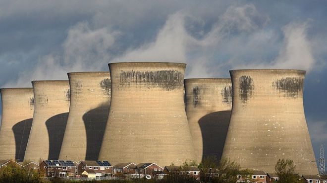 Угольная электростанция Ferrybridge в Западном Йоркшире закрыта