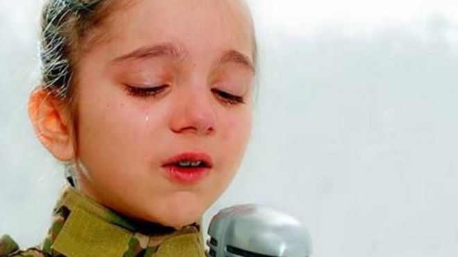 හදවත් ස්පර්ශ කළ යුක්‍රේන දැරියගේ 'සාම ගීය'