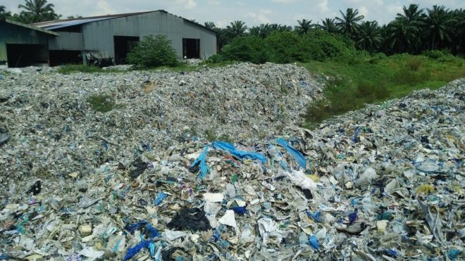 Остатки отходов сбрасываются в Sg Rambi