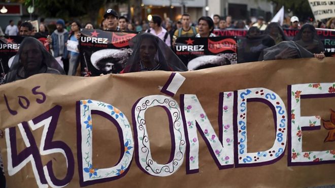 Manifestación en México del 5 de noviembre de 2014 por la desaparición de los 43 estudiantes.