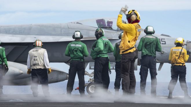 Chiến đấu cơ trên tàu sân bay USS Nimitz đang hoạt động ở Biển Philippines