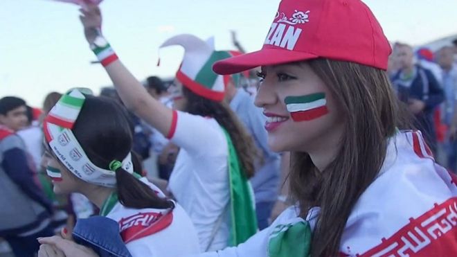 Иранские женщины идут на футбол
