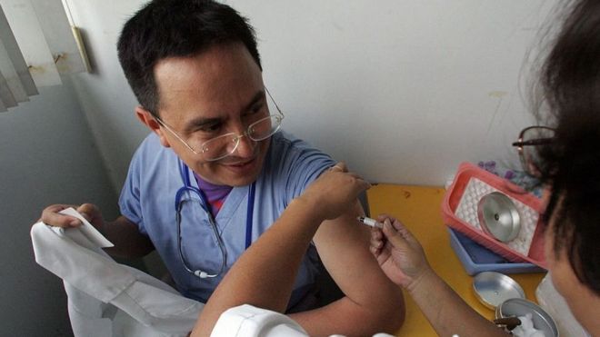 Existe la preocupación de que la vacuna contra el covid-19 tarde mucho en llegar a los países más pobres.