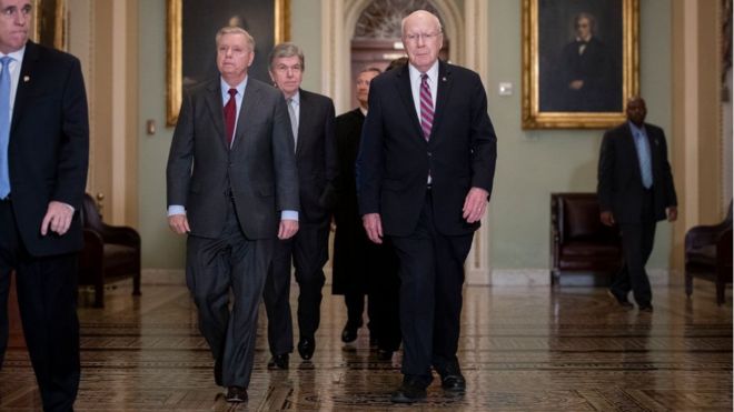 Republican Senators and Chief Justice arriving to Senate chamber