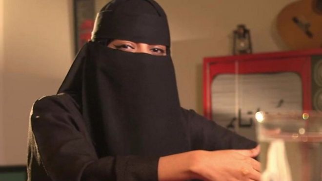 ايمي روكو فتاة سعودية منتقبة ترفض الكشف عن هويتها