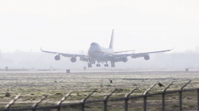 Американский самолет доставит 200 американцев в США из Китая