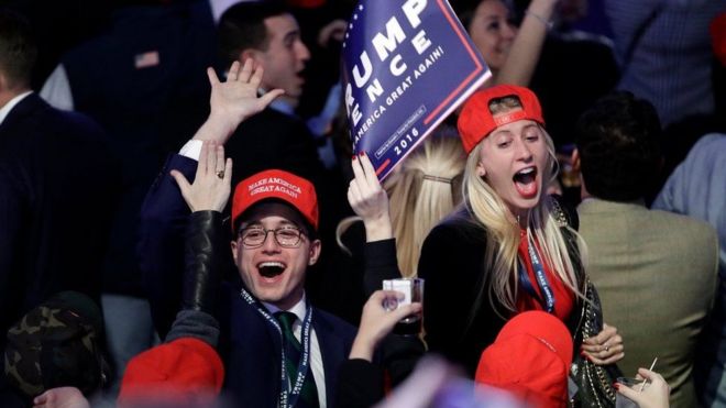 Pendukung Trump di pusat kampanye di New York bersorak melihat hasil pemilihan presiden