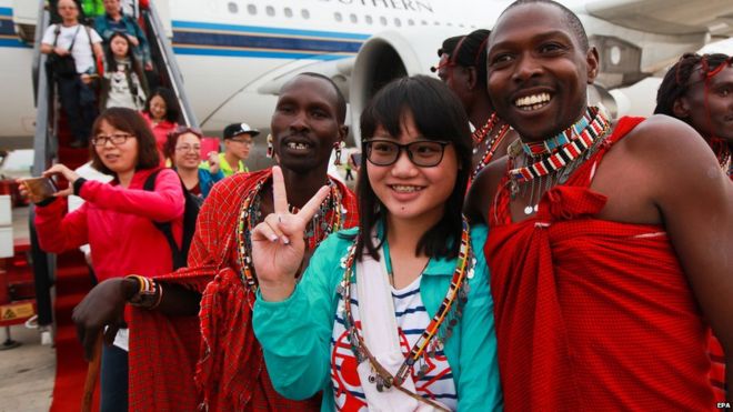 Китайские туристы в аэропорту Найроби - 2015