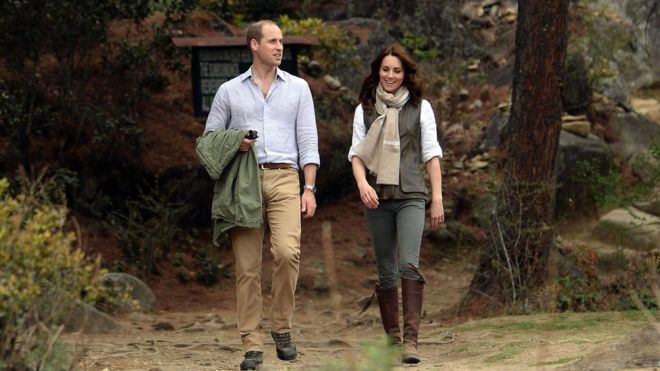 Принц Уильям и герцогиня Кембриджская идут к Гнезду тигра в Бутане