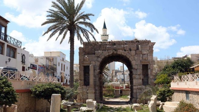 Древнеримская арка в современном Триполи