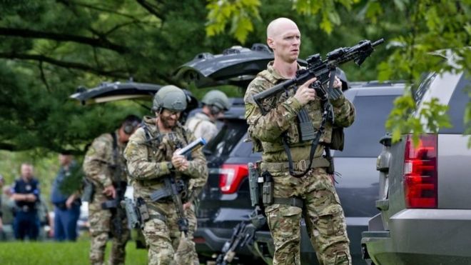 Агенты ФБР разыскивают боевика в округе Харфорд, штат Мэриленд. Фото: 20 сентября 2018 г.