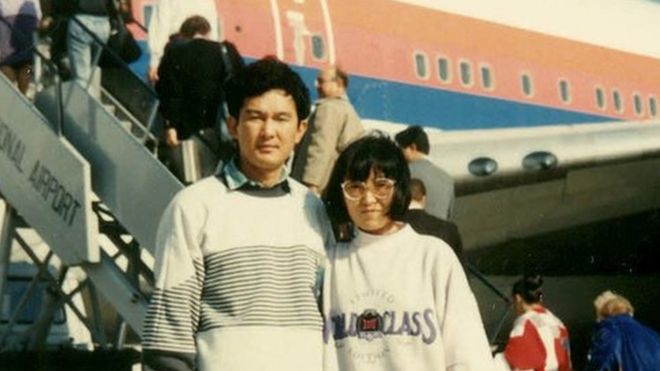 1989年11月21日,项小吉与妻子流亡美国