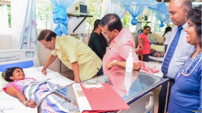 ජනපති සහ සෞඛ්‍ය ඇමති අයිඩීඑච් ජාතික බෝවන රෝග විද්‍යායතනයේ නිරීක්ෂණ චාරිකාවක