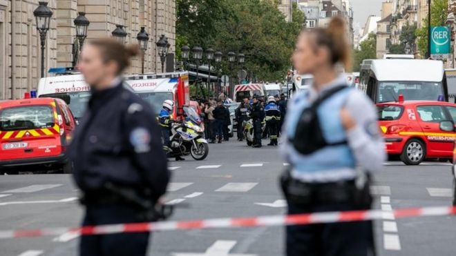 Police personnel block the bridge near Paris Police headquarters on 3 October 2019 in Paris, France