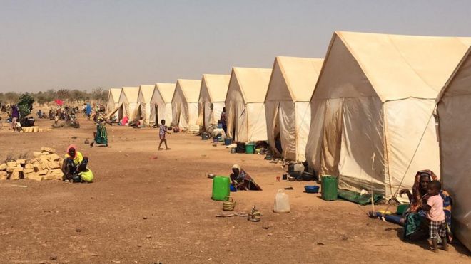 Лагерь для людей, перемещенных в результате насилия в Буркина-Фасо