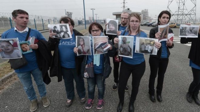 Parents protesting against Sanofi, 16 Oct 18