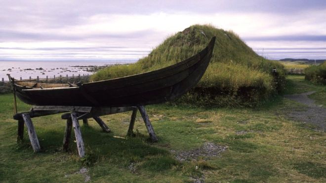 Réplica de casas vikingas y otros artículos en L'Anse aux Meadows