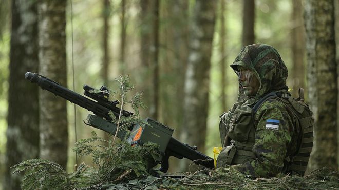 эстонский солдат на учениях близ российской границы в 2014 году