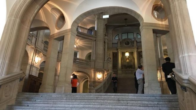 Quang cảnh bên ngoài tòa Thượng thẩm Berlin