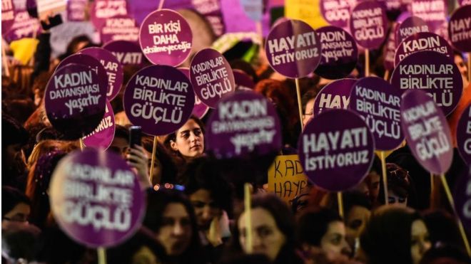 Türkiye'de gösteri yapan kadınlar
