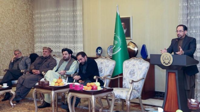 جمعيت د بل ګوښه شوي والي پر سر هم د ارګ پر وړاندې ودرېد