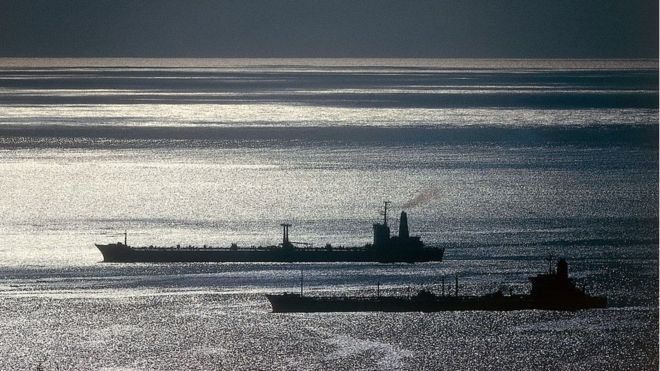 Нефтяные танкеры в море