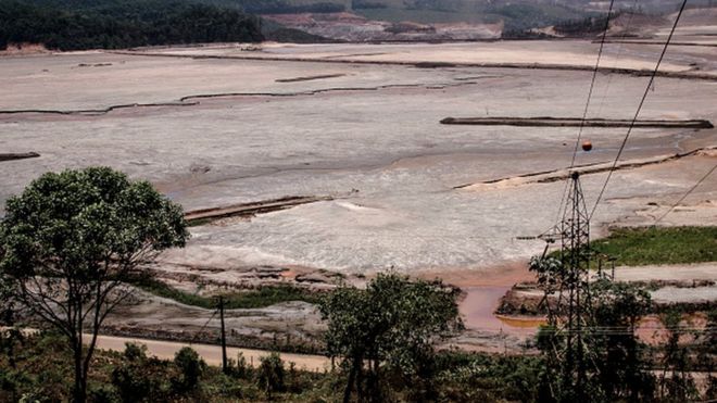 Общий вид плотины Джермана, третьей, принадлежащей горнодобывающей компании Samarco в Мариане, Минас-Жерайс, Бразилия.