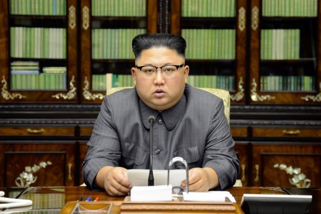 Лидер Северной Кореи Ким Чен Ын делает заявление в связи с выступлением президента США Дональда Трампа на Генеральной ассамблее США, на этом недатированном фото, опубликованном Корейским центральным агентством новостей (KCNA) в Пхеньяне 22 сентября 2017 года.