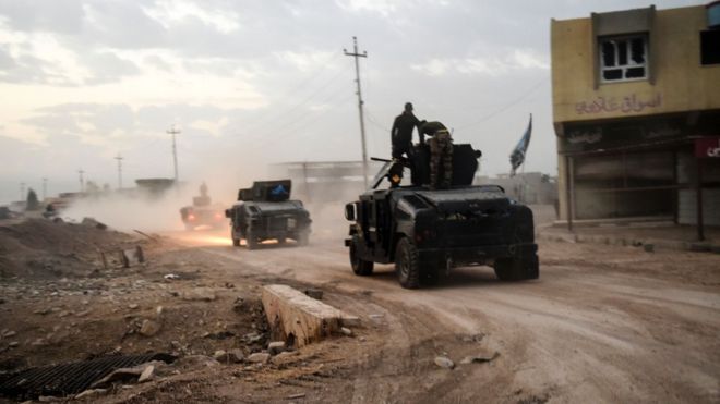 The Iraqi Counter Terrorism Service (CTS) arrive at the village of Bazwaya, on the eastern edges of Mosul, 31 October 2016