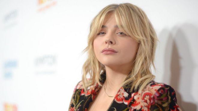 Chloë Grace Moretz is a Terrible Waitress 