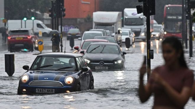 Лондон затопило через сильні зливи