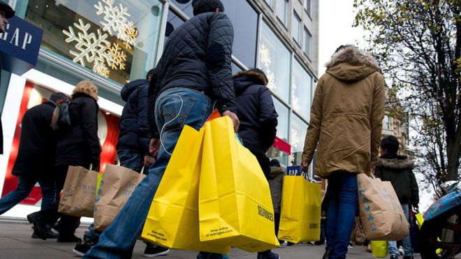 لماذا نلجأ للتسوق عندما نشعر بالحزن؟