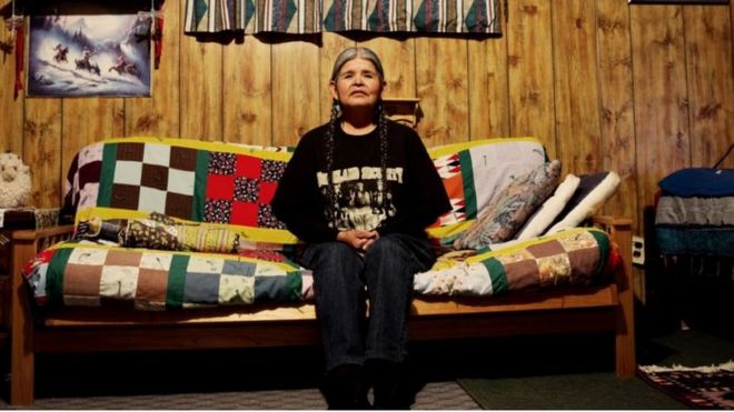 Jean Whitehorse en su hogar