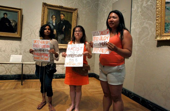 Протестующие в Бостонском музее изобразительных искусств