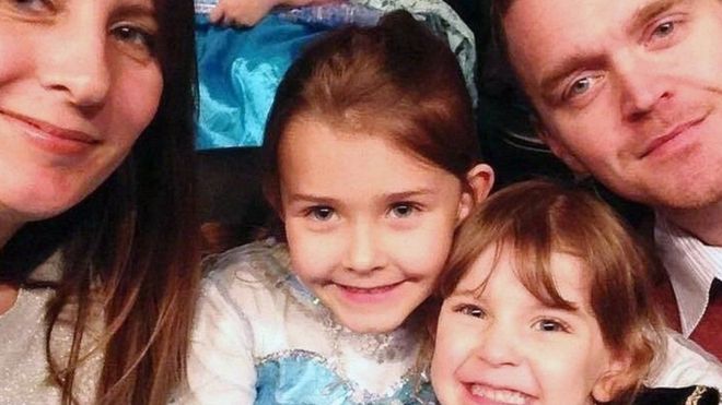 Julie, Hollie, Chloe e Andy