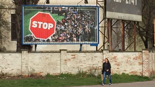 Плакат "Стоп" (иммигрантам) в Будапеште