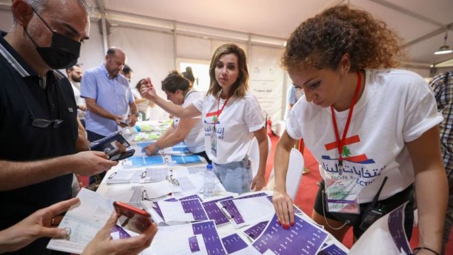 جانب من تصويت اللبنانيين في الخارج في الانتخابات النيابية 2022