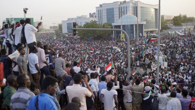 المتظاهرون في الخرطوم
