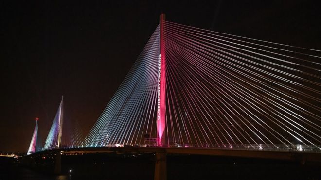 огни на Queensferry Crossing