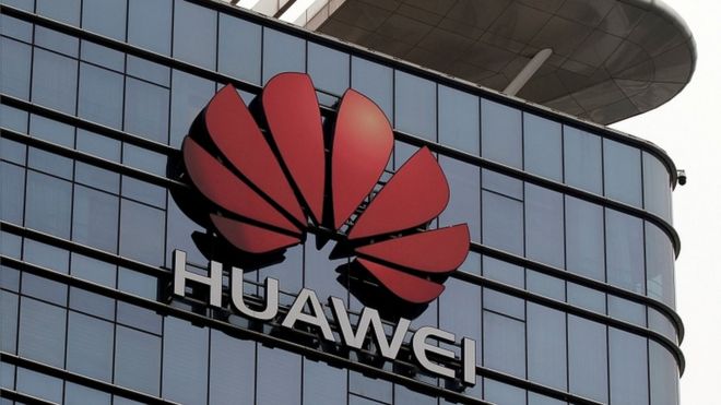 Logo de Huawei en un edificio de China