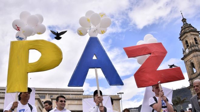 Manifestantes a favor de la paz en Colombia