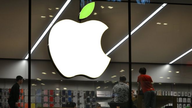 Логотип Apple с зеленым листом