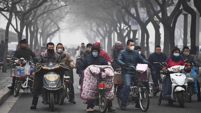 Thành phố ô nhiễm nhất Trung Quốc chìm trong khói bụi dày đặc.