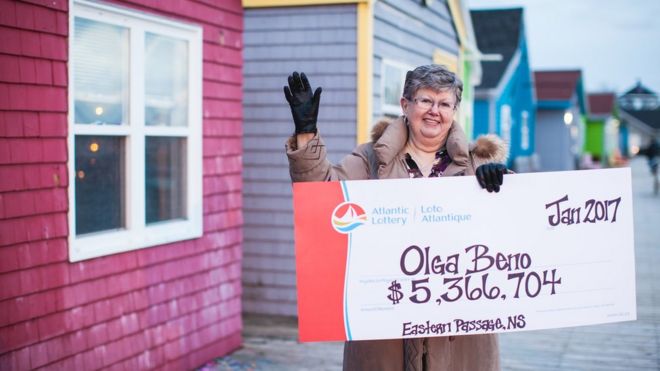 Победитель лотереи Ольга Бено в Восточном Пассаже, Новая Шотландия, Канада (4 января 2017 года)