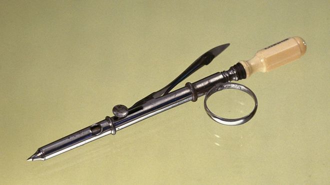 Primera aguja hipodérmica, inventada por el físico irlandés Dr. Francis Rynd hacia 1845