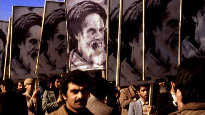 تظاهرات علیه رژیم شاهنشاهی ایران. ۱۱ دی ۱۳۵۷ (عکس از احمد کاووسیان)