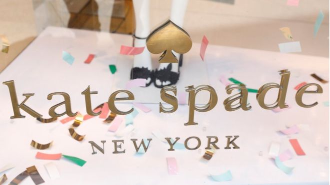 Логотип Кейт Спейд в магазине в Нью-Йорке