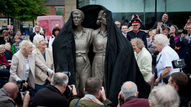 Открытие статуи Женщины Стали в Шеффилде