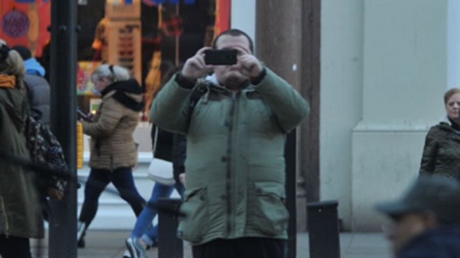 Изображение Ладлоу, снятое на Оксфорд-стрит | Как Льюис Ладлоу появился в видео, дающем присягу на верность группе Исламского государства
